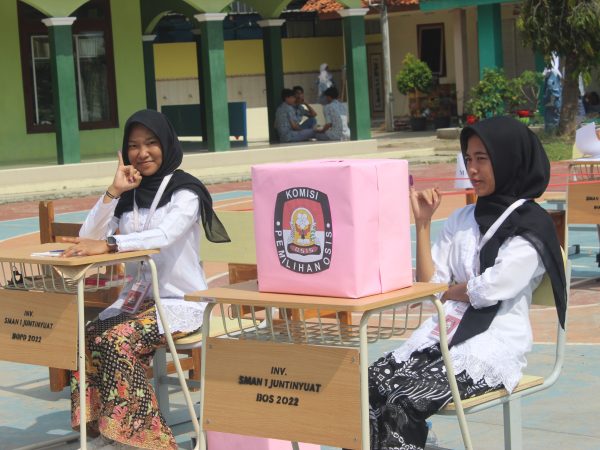 Pemilihan Ketua OSIS Periode 2025/2026 SMA Negeri 1 Juntinyuat Berlangsung Meriah